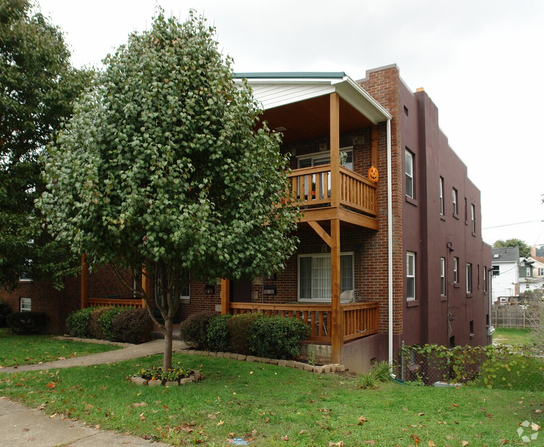 Photo - 808 Kanawha Blvd W