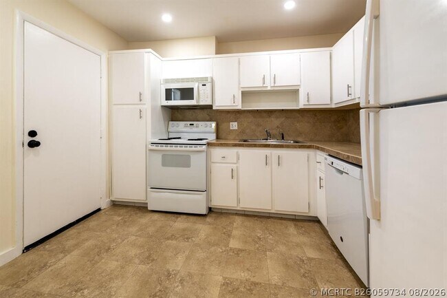6061 N Falls Cir Dr Unit 402