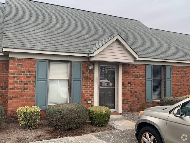Building Photo - "Charming 1-Bedroom Retreat in the Heart o... Unit #3 Rental