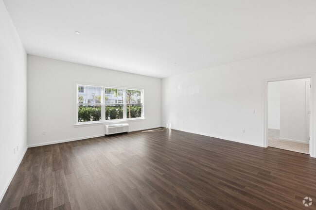 2BR, 2BA - 1,457SF - Living Room