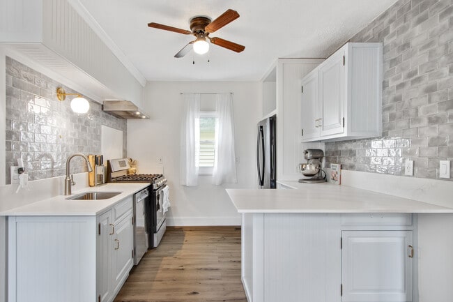 Building Photo - 34 Livingston St