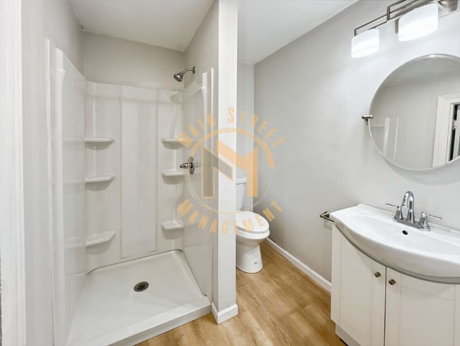 Photo - 1328 N Main St Unidad 1328 n Main Street Lower