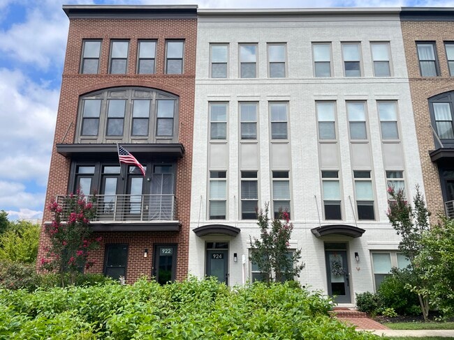 Photo - 924 King Farm Blvd Casa Adosada