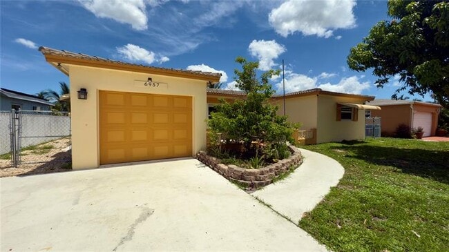 Photo - 6957 NW 9th Ct Casa