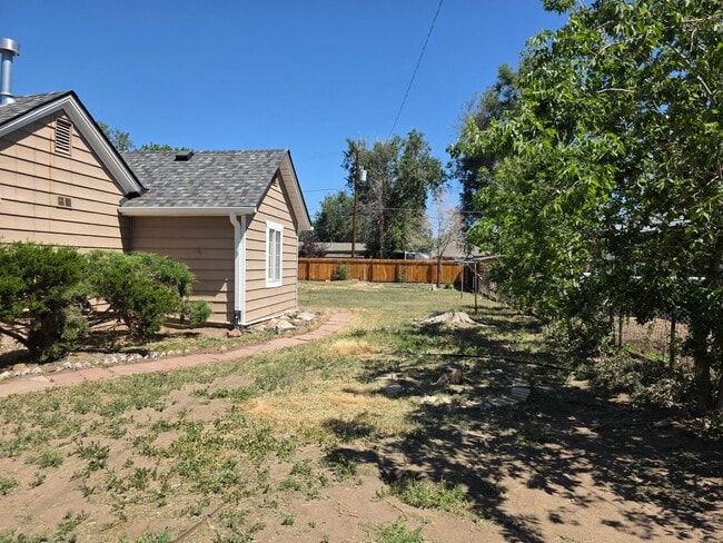 Photo - SPACIOUS, BRIGHT 2 BEDROOM - LARGE YARD