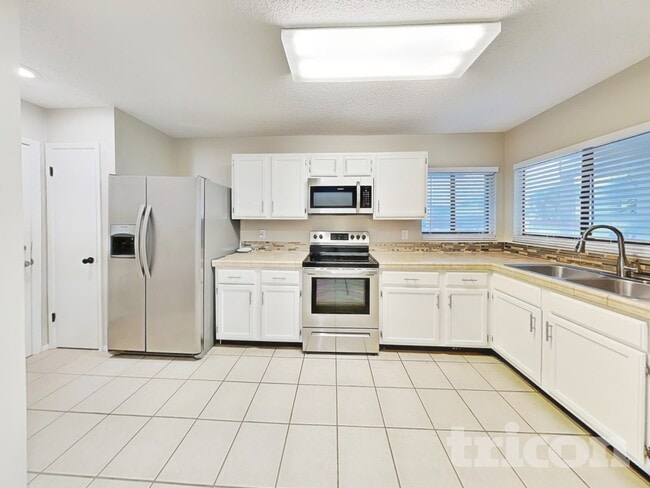 Photo - 419 E Springtree Way
