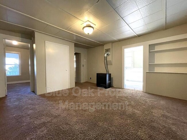 Photo - 605 W 6th St