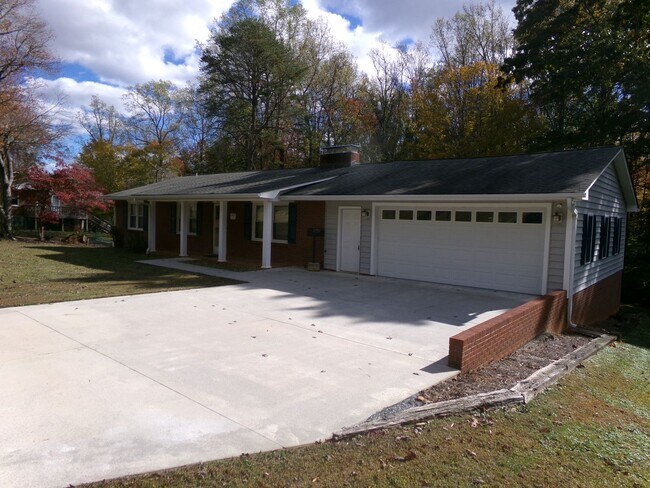 Photo - Country Living in Town