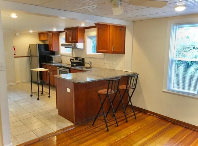 Kitchen with granite countertop - 994 Vine St House