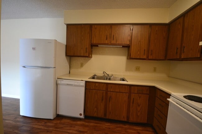 Building Photo - Hollister Apartments Unit 14