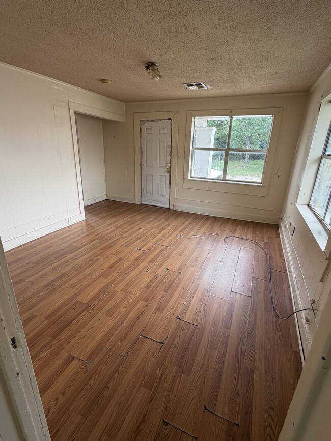 Photo - 515 W 10th St