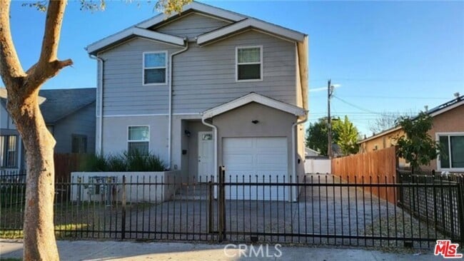 Photo - 154 E 84th Pl