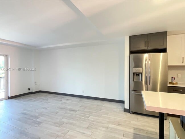 Photo - 660 Tennis Club Dr Unit 201
