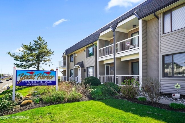 Building Photo - 1382 Ocean Ave