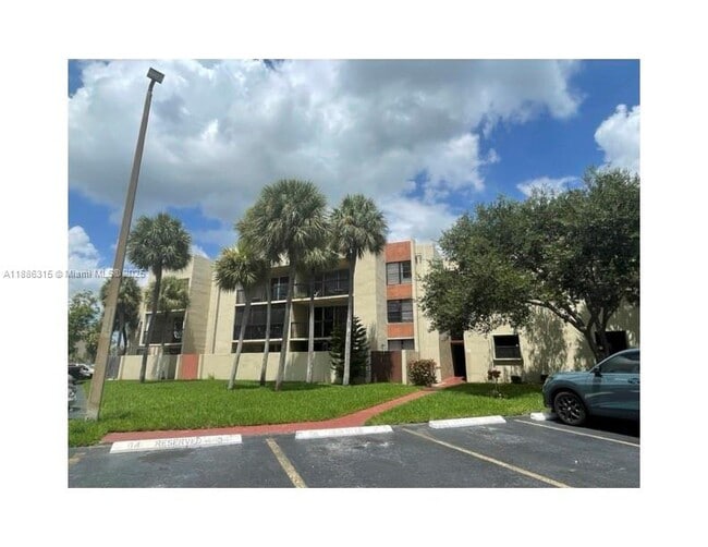 Building Photo - 10845 SW 112th Ave Unit 109