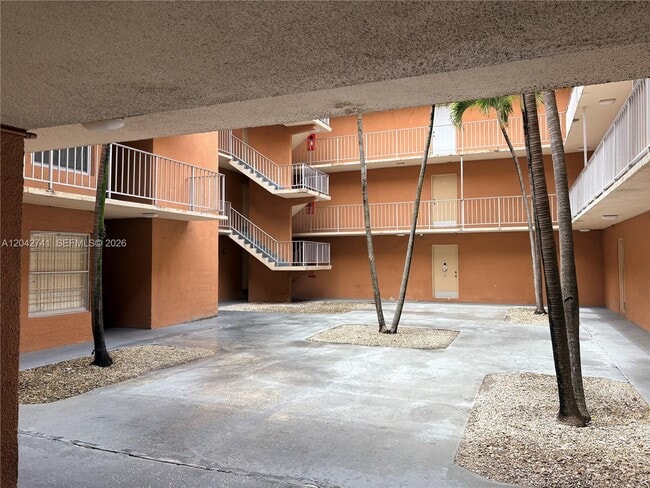 Photo - 17600 NW 68th Ave Unidad B2004