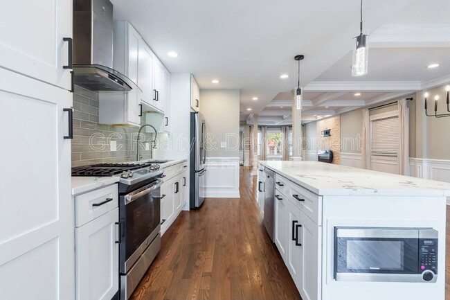 Photo - 5619 W Irving Park Rd