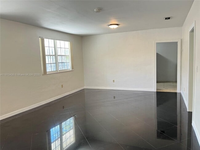 Photo - 161 NW 35th St House