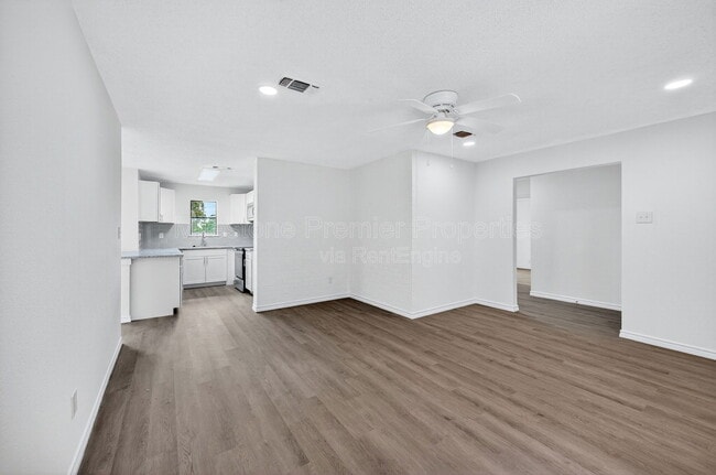 Building Photo - 701 E Morton St