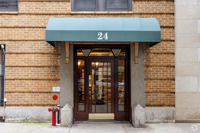 Entrance - 24 W 69th St