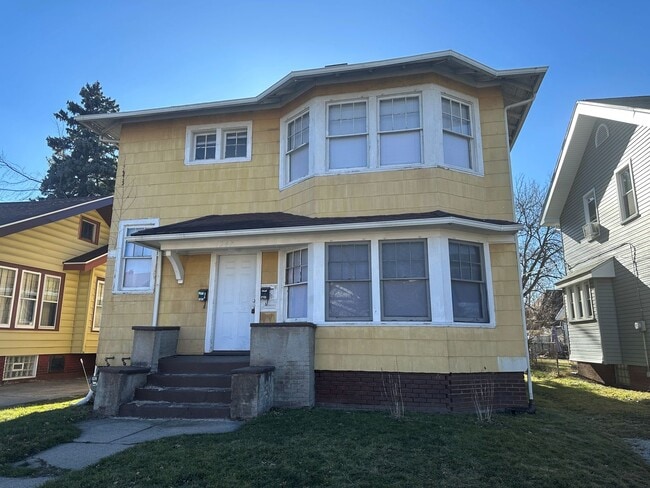 Building Photo - 1947 Sussex Pl Unit Upper
