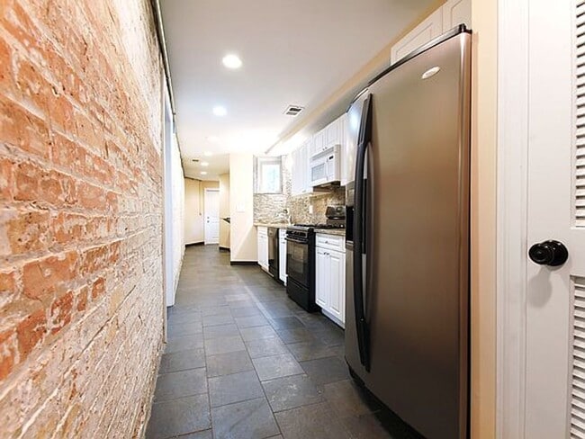 Photo - 1352 N La Salle Dr Unit GDN