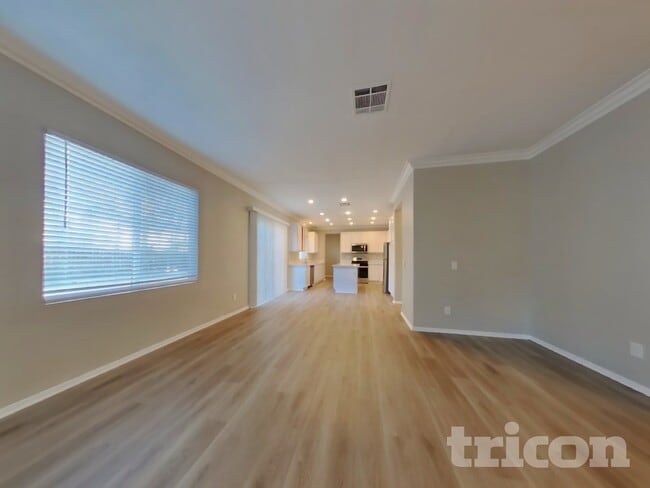 Photo - 33558 Iris Ln