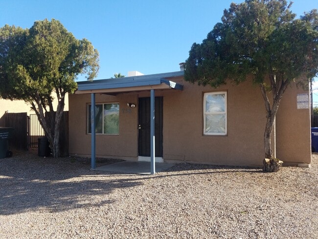 Building Photo - 738 E Elm St Rental