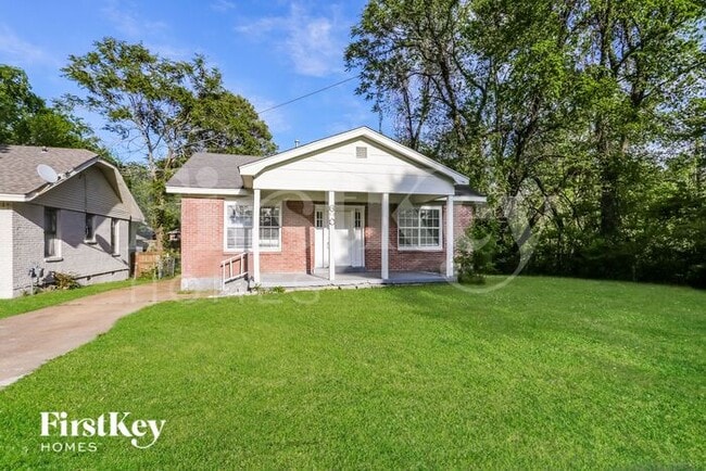 Building Photo - 690 N Willett St Rental