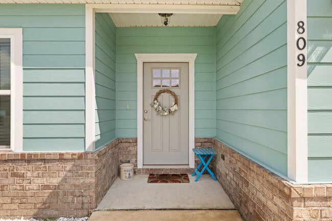 Photo - 809 Whispering Creek Ave