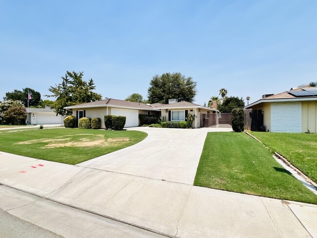 Photo - 6212 Friant Dr