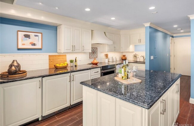 Photo - 1810 43rd Ave E Unidad B102