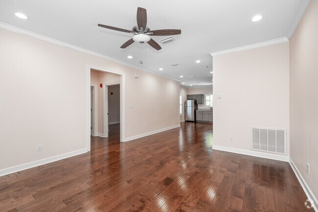 2BR, 1BA - 1,300SF - Living