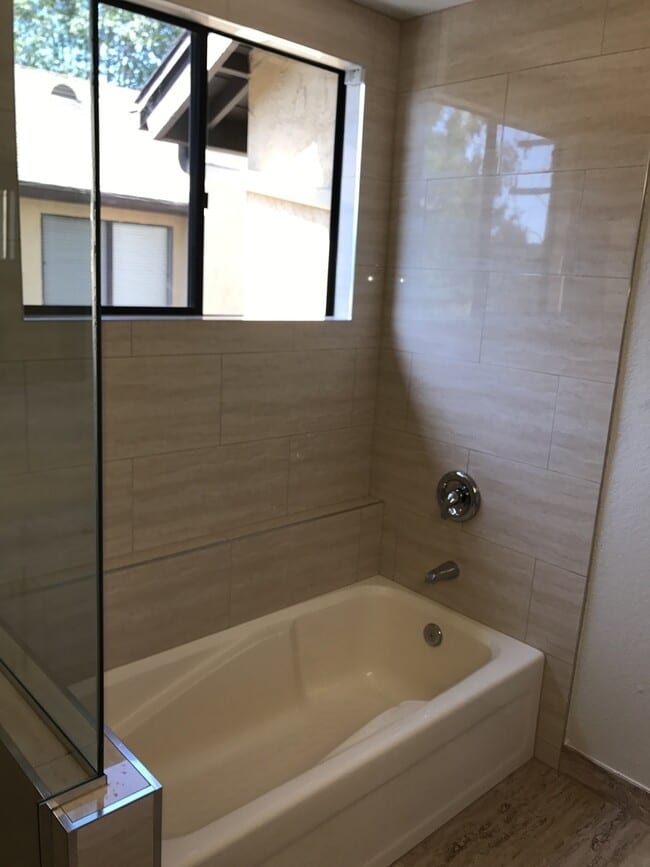 Photo - West of Hwy 101 Encinitas! 2bd 2.5 ba end unit! Unit Pacifica