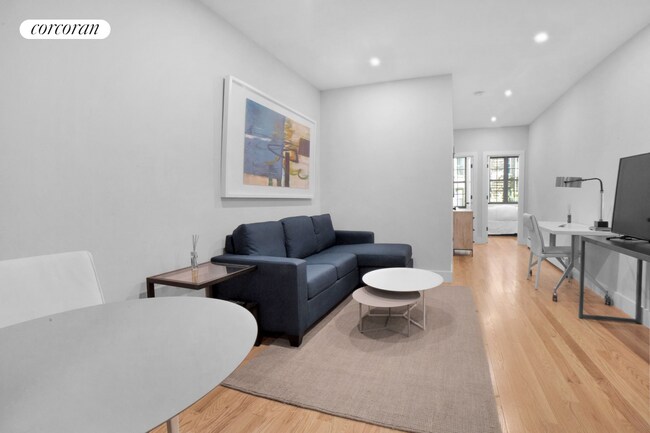Photo - 323 E 93rd St Apartamento