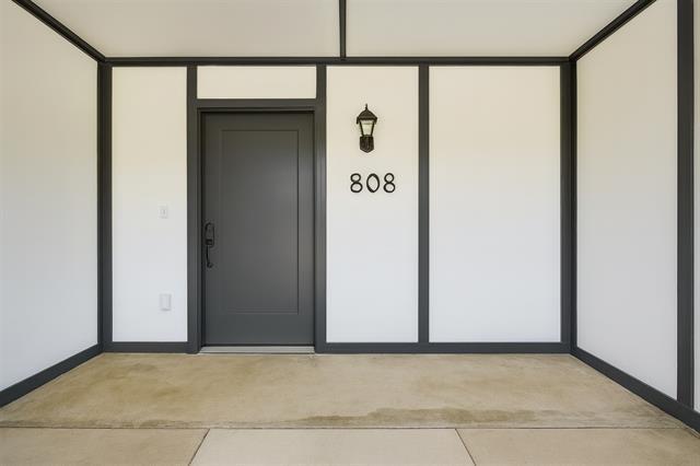 Photo - 808 Easter Dr