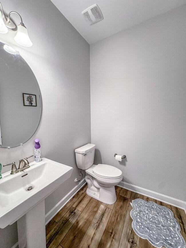 Photo - Stunning 4 Bed Home with Fenced Backyard