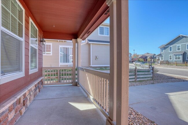 Photo - Awesome 3bed/3bath/2car garage on a quiet street in Aurora!