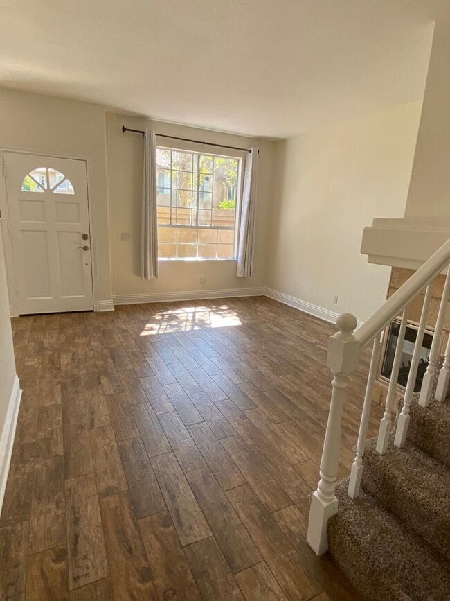 Photo - 14 Hillgate Pl