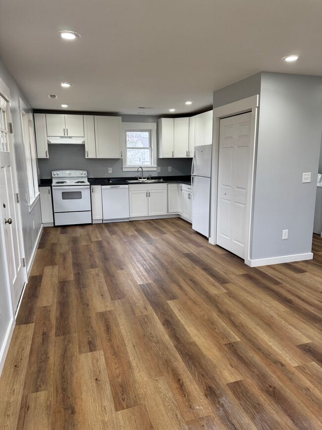 Building Photo - 913 E Myrtle Ave Unit 2