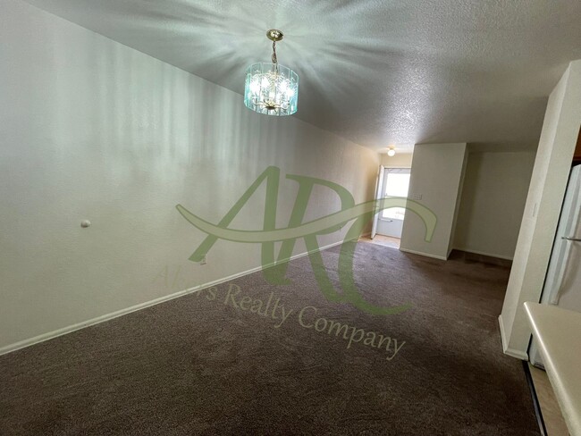 Photo - 2730 Poplar St Unit B