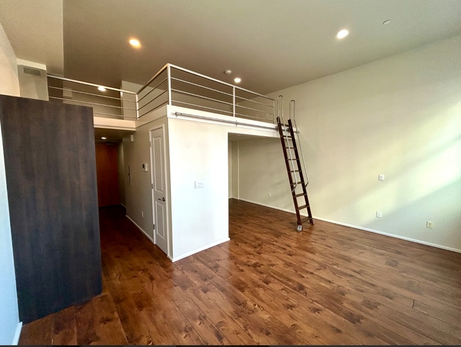 550 Jessie St Unit 216