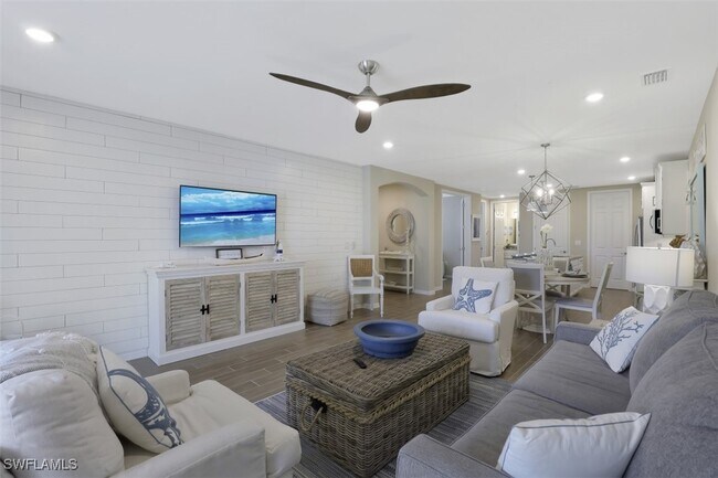 Photo - 14663 Edgewater Cir