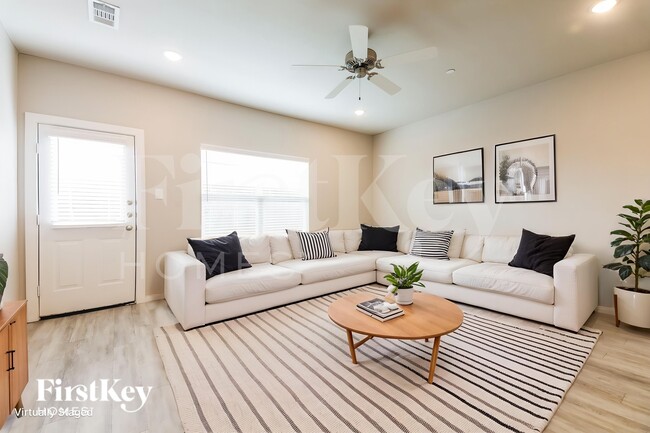 Photo - 328 Niki Dr
