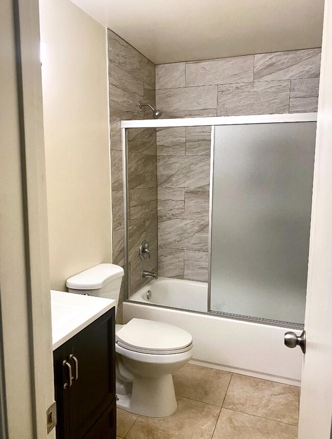 Building Photo - 24836 Walnut St