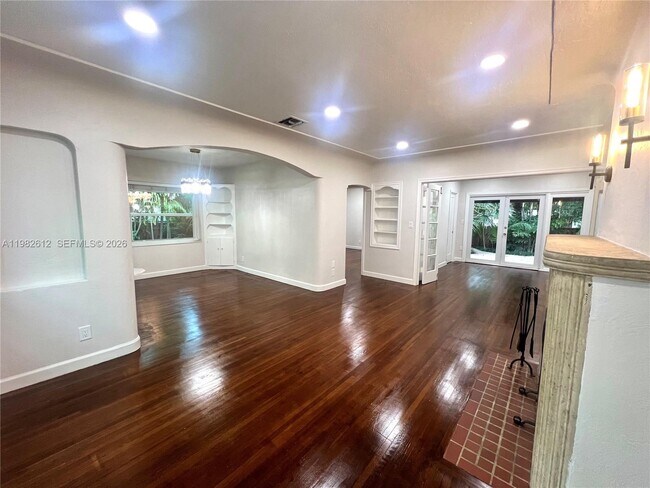 Photo - 1900 Tigertail Ave