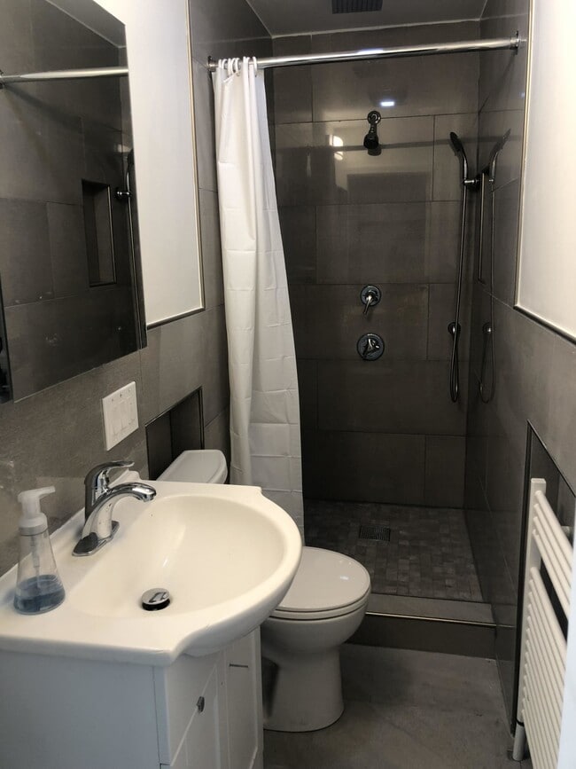 Photo - 254 Windsor St Unit 3R