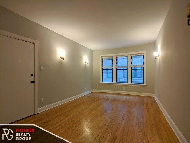 Photo - 4046 N Ashland Ave Apartment Unit 1W