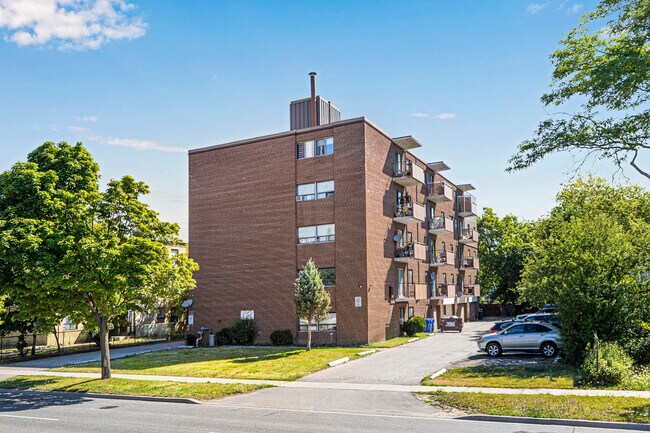 Building Photo - 1475 Birchmount Rd