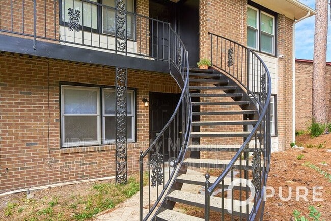 Photo - 215 Windsor Point Rd